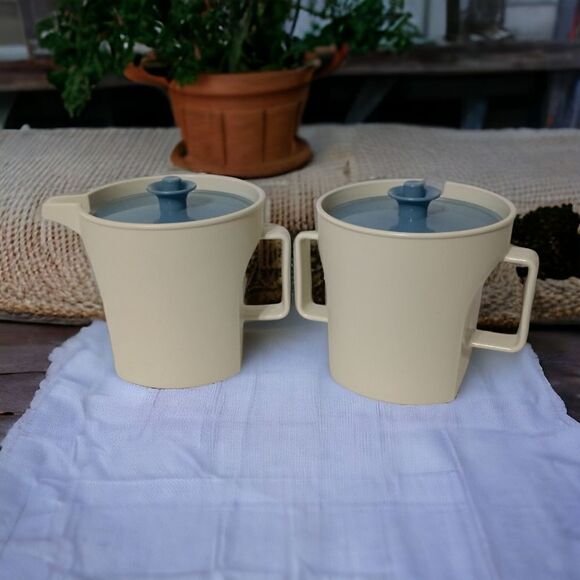 Tupperware Creamer Sugar Bowl Set Almond Blue Lids Retro 1415-2 & 1414-2 Vintage - Picture 16 of 16